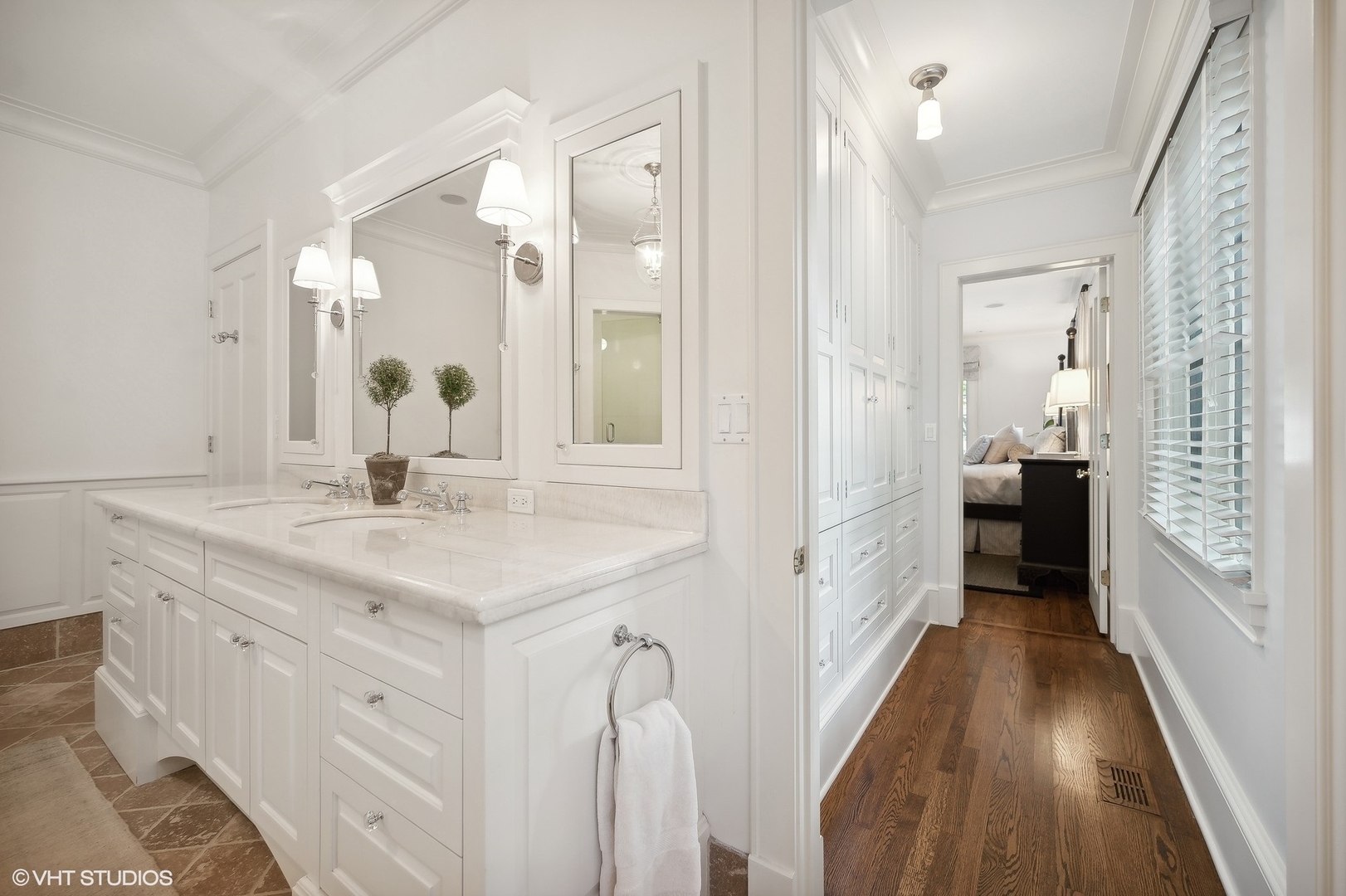 1015 Dinsmore Road Winnetka, IL 60093 - Photo 31 of 46 a bathroom with a sink a vanity and a mirror
