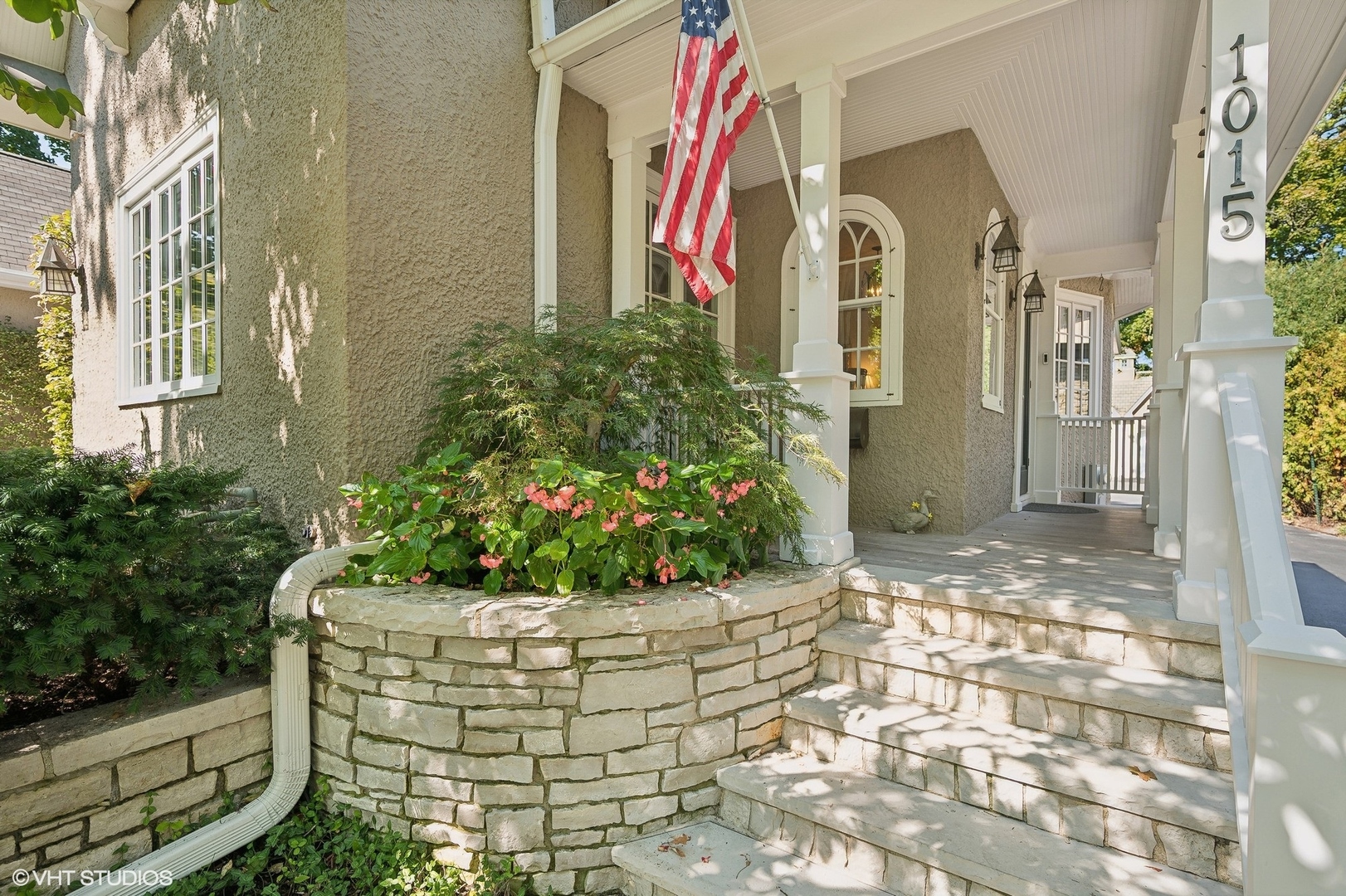 1015 Dinsmore Road Winnetka, IL 60093 - Photo 4 of 46 a view of a house with a yard