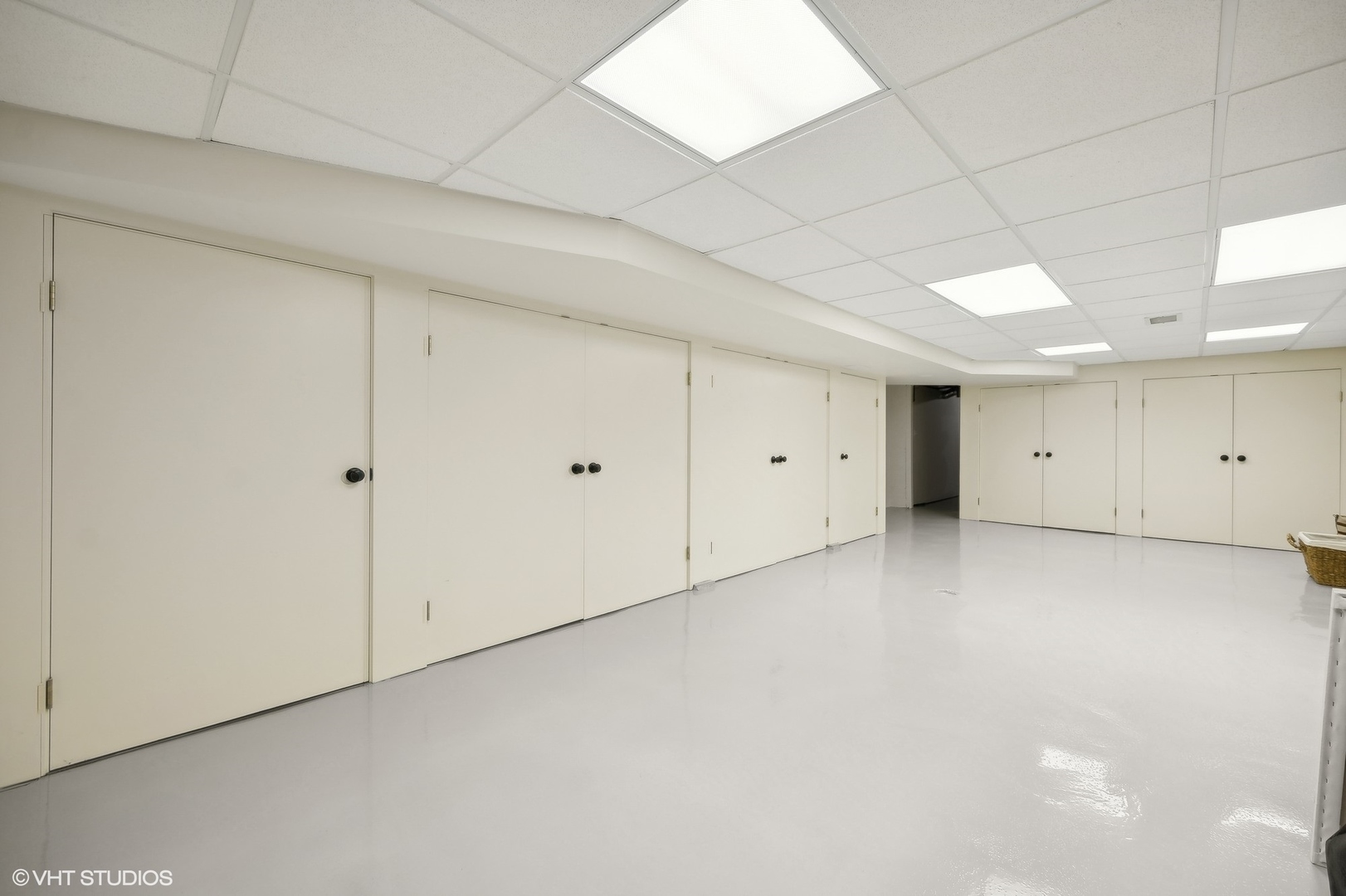 1015 Dinsmore Road Winnetka, IL 60093 - Photo 42 of 46 a view of an empty room