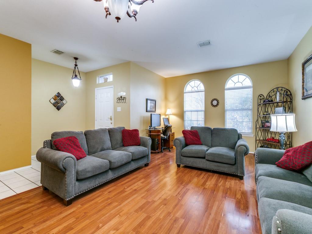 1105 Riverside Drive Lewisville, TX 75067 - Photo 7 of 34