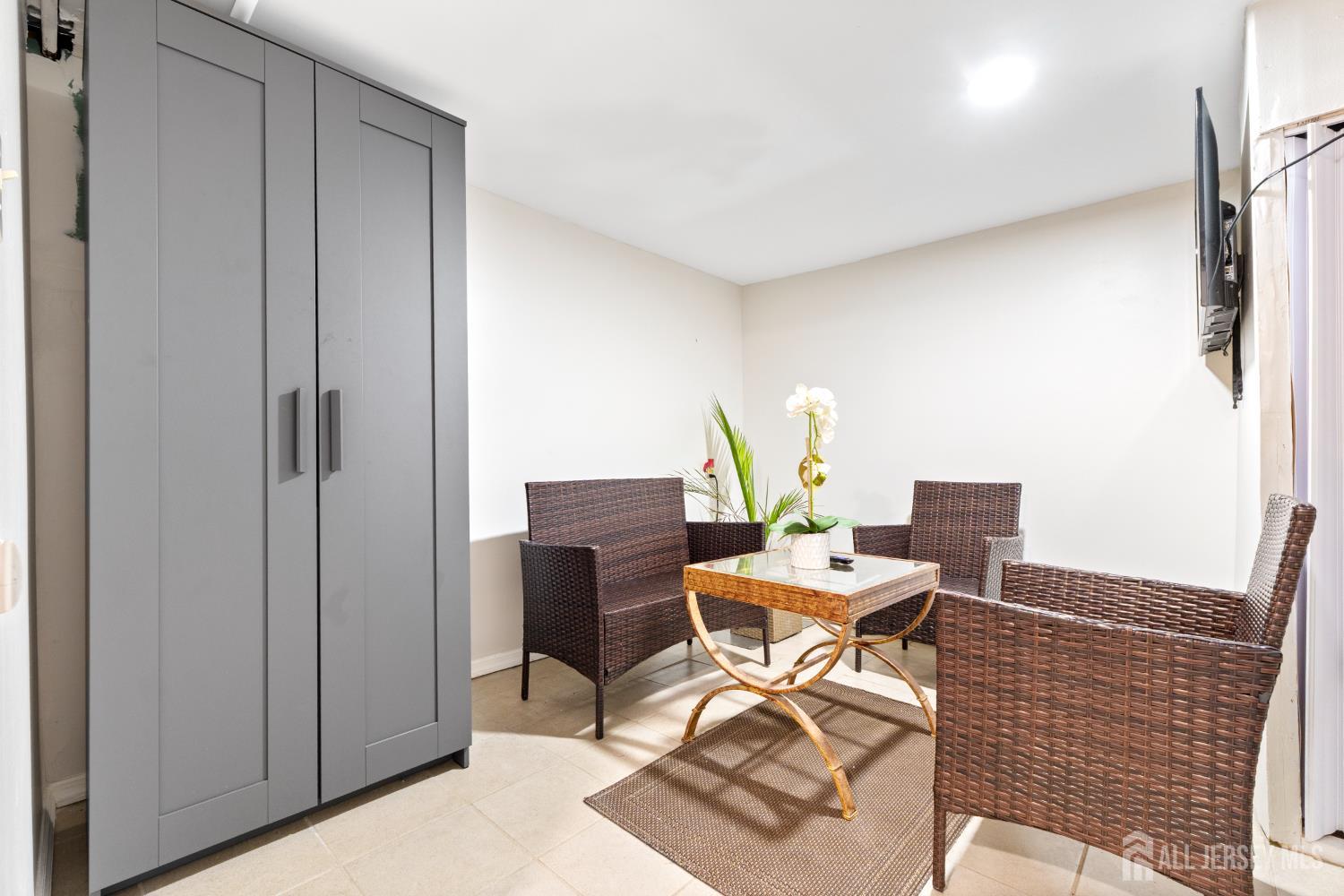 696 Hanson Avenue Perth Amboy, NJ 08861 - Photo 14 of 27