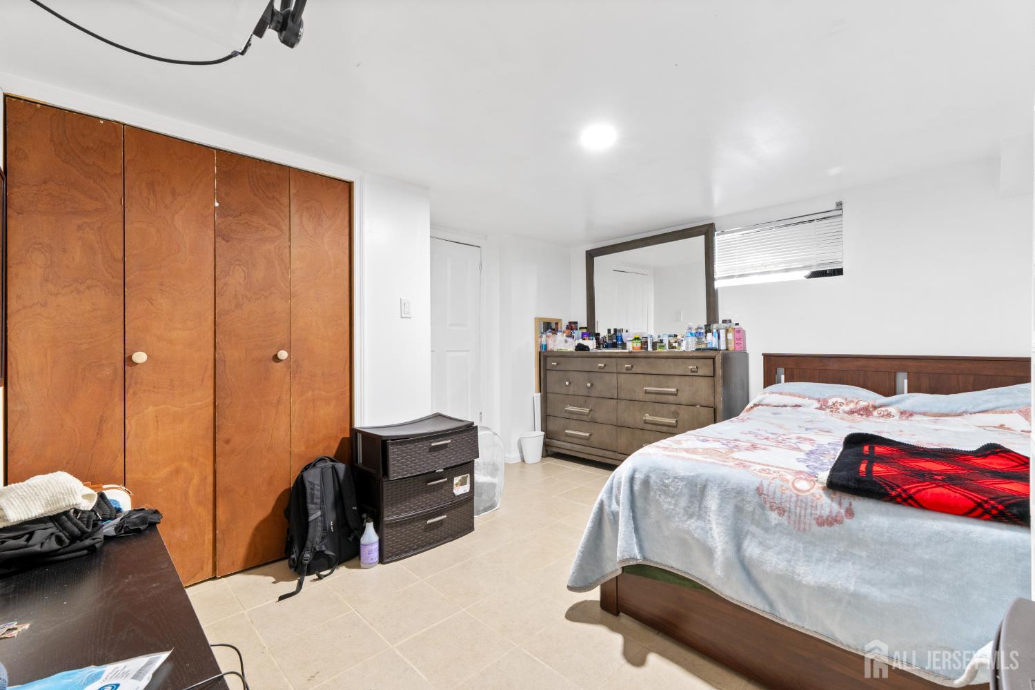 696 Hanson Avenue Perth Amboy, NJ 08861 - Photo 9 of 27