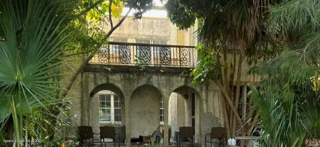 a view of front of a house with a garden