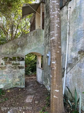 a view of building with door and windows