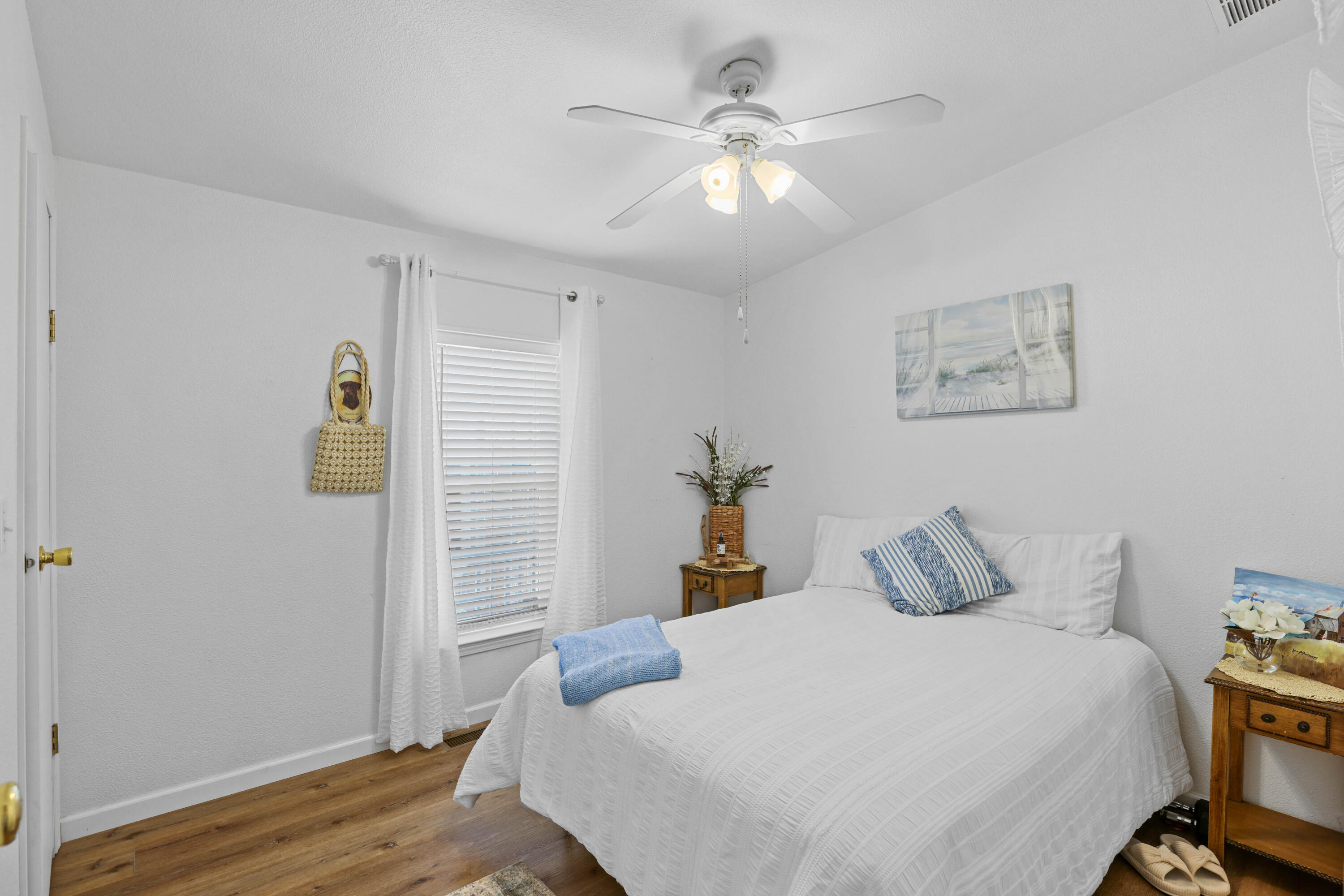 8401 Old Stage Road, Unit 54 Central Point, OR 97502 - Photo 19 of 31 Third bedroom