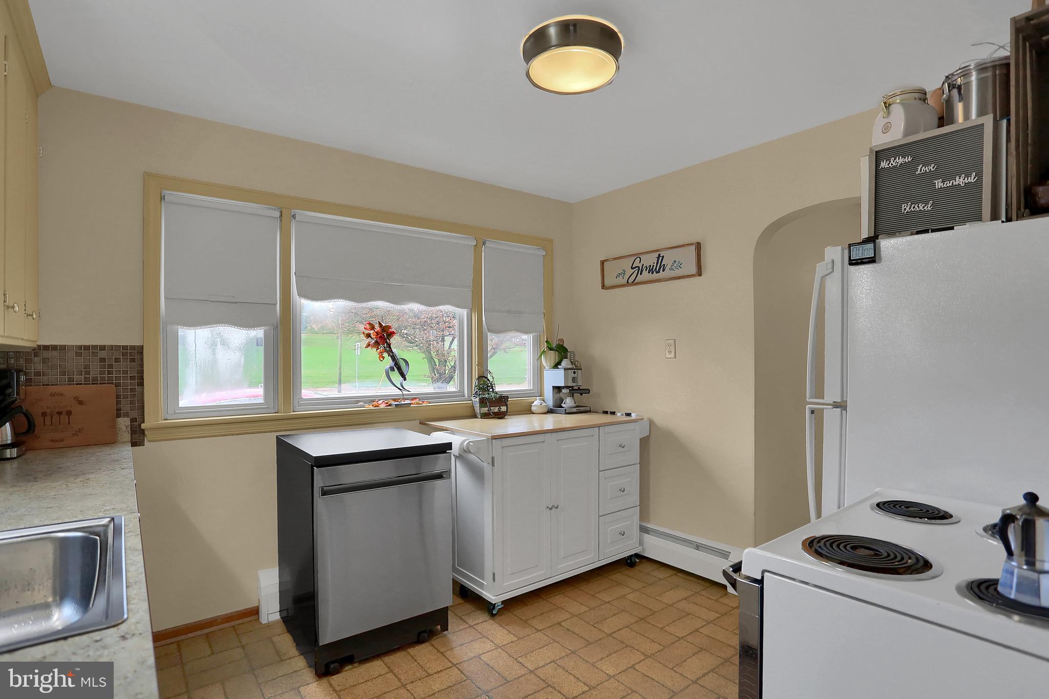 6571 York Road Spring Grove, PA 17362 - Photo 8 of 29 Gallery Image 8