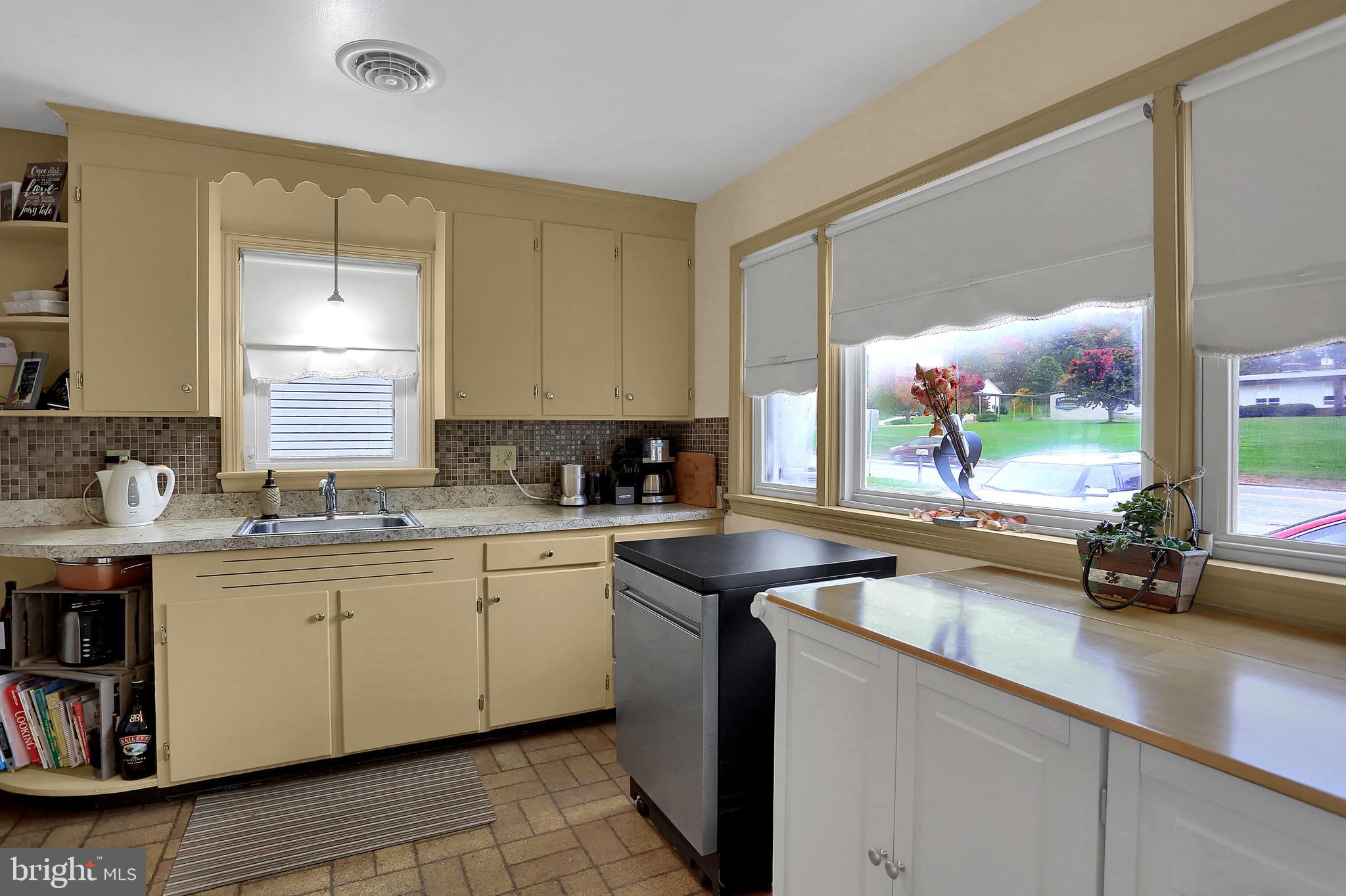 6571 York Road Spring Grove, PA 17362 - Photo 9 of 29 Gallery Image 9
