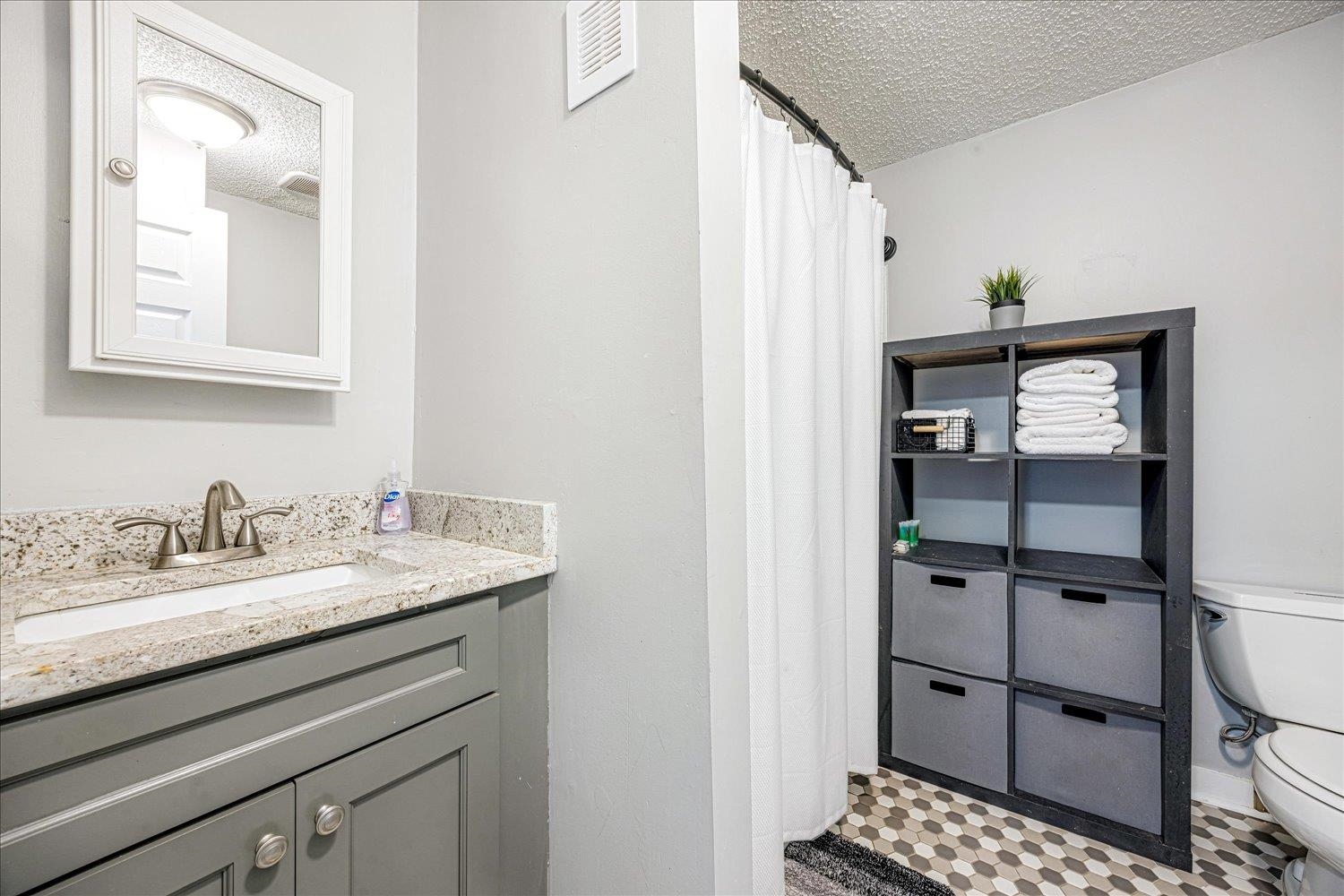 977 Philadelphia Street Memphis, TN 38104 - Photo 11 of 14 a bathroom with a sink and a mirror
