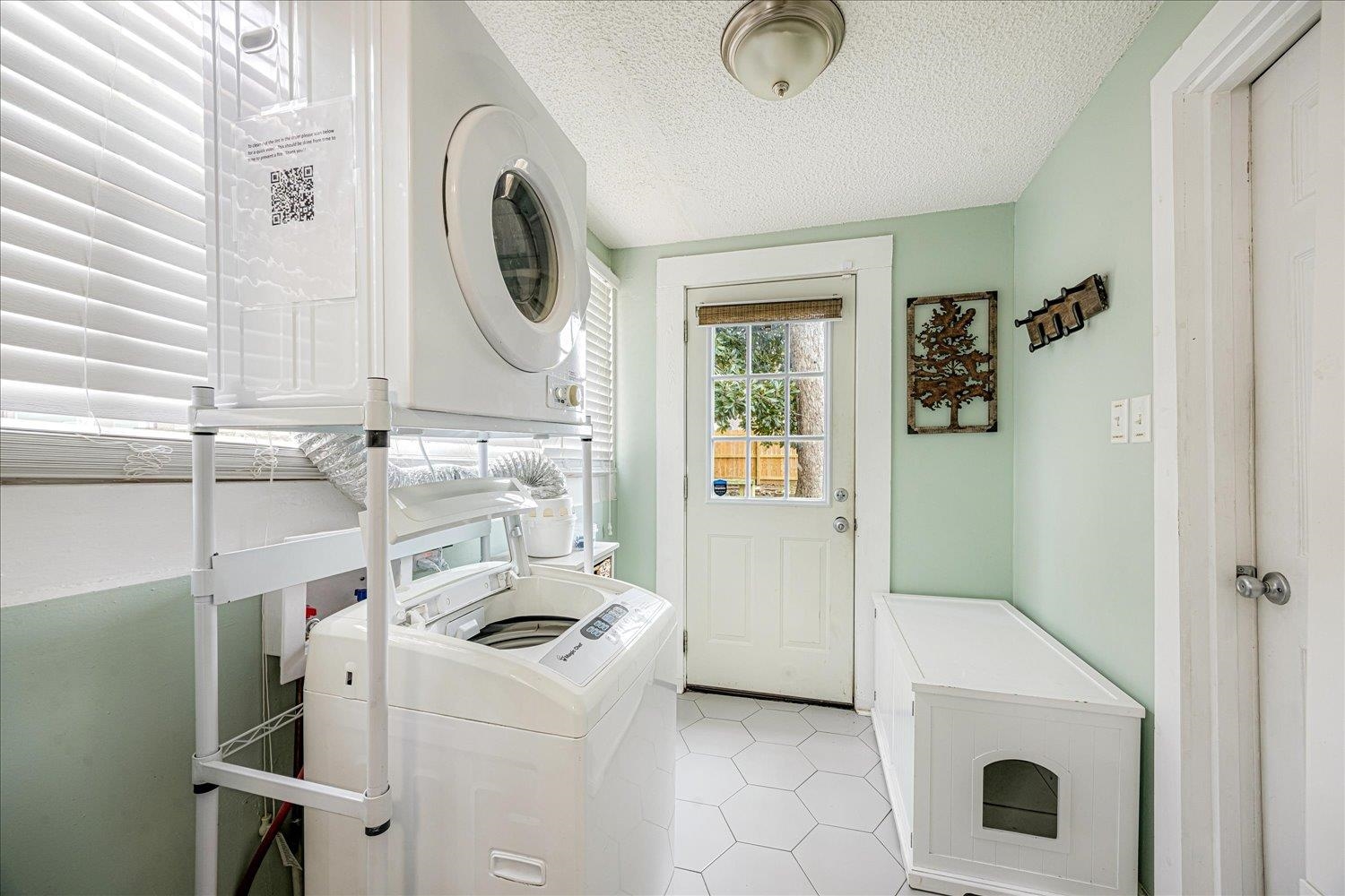 977 Philadelphia Street Memphis, TN 38104 - Photo 12 of 14 a utility room with dryer and washer
