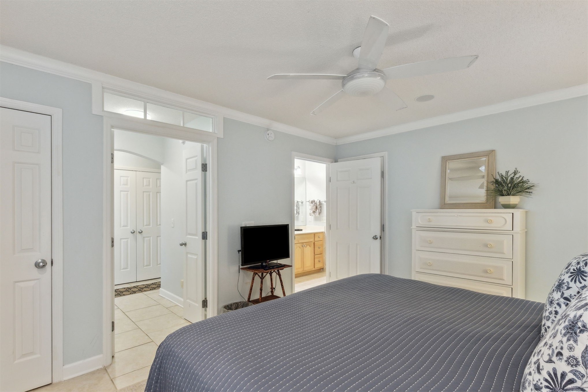 3323 Sea Marsh Road, Unit 3323 Fernandina Beach, FL 32034 - Photo 19 of 47 a bedroom with a bed and a television