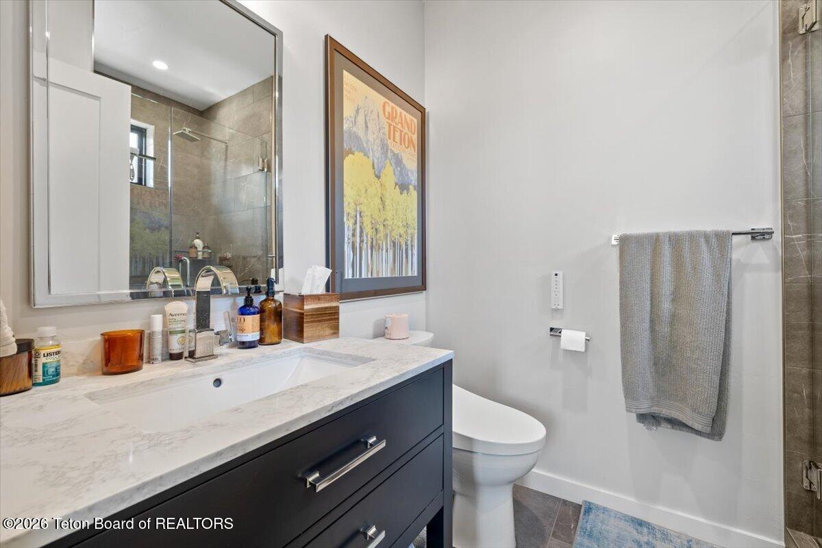14270 Wagon Road Jackson, WY 83001 - Photo 13 of 29 Guest Bed Bathroom