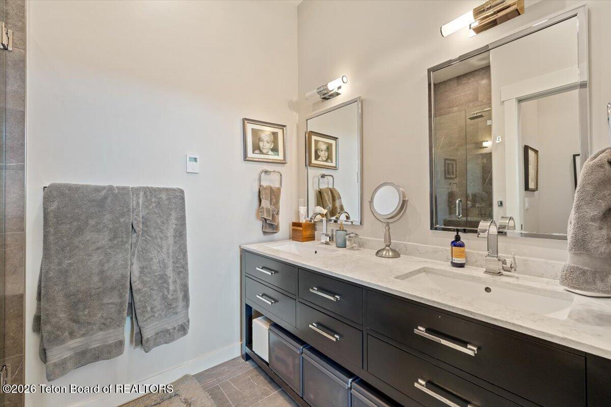 14270 Wagon Road Jackson, WY 83001 - Photo 10 of 29 Primary Bathroom