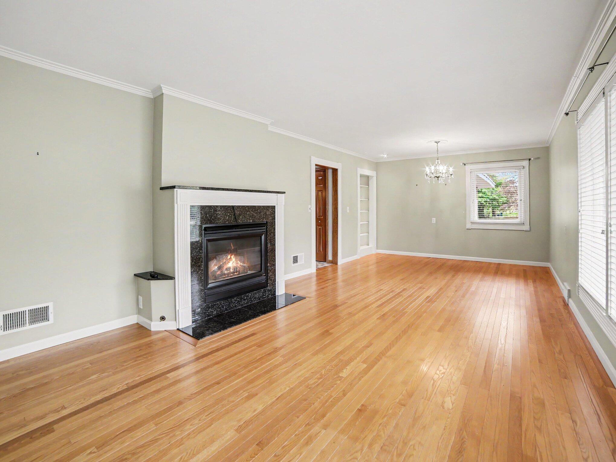 204 North Fruitport Road Spring Lake, MI 49456 - Photo 3 of 37 Living room