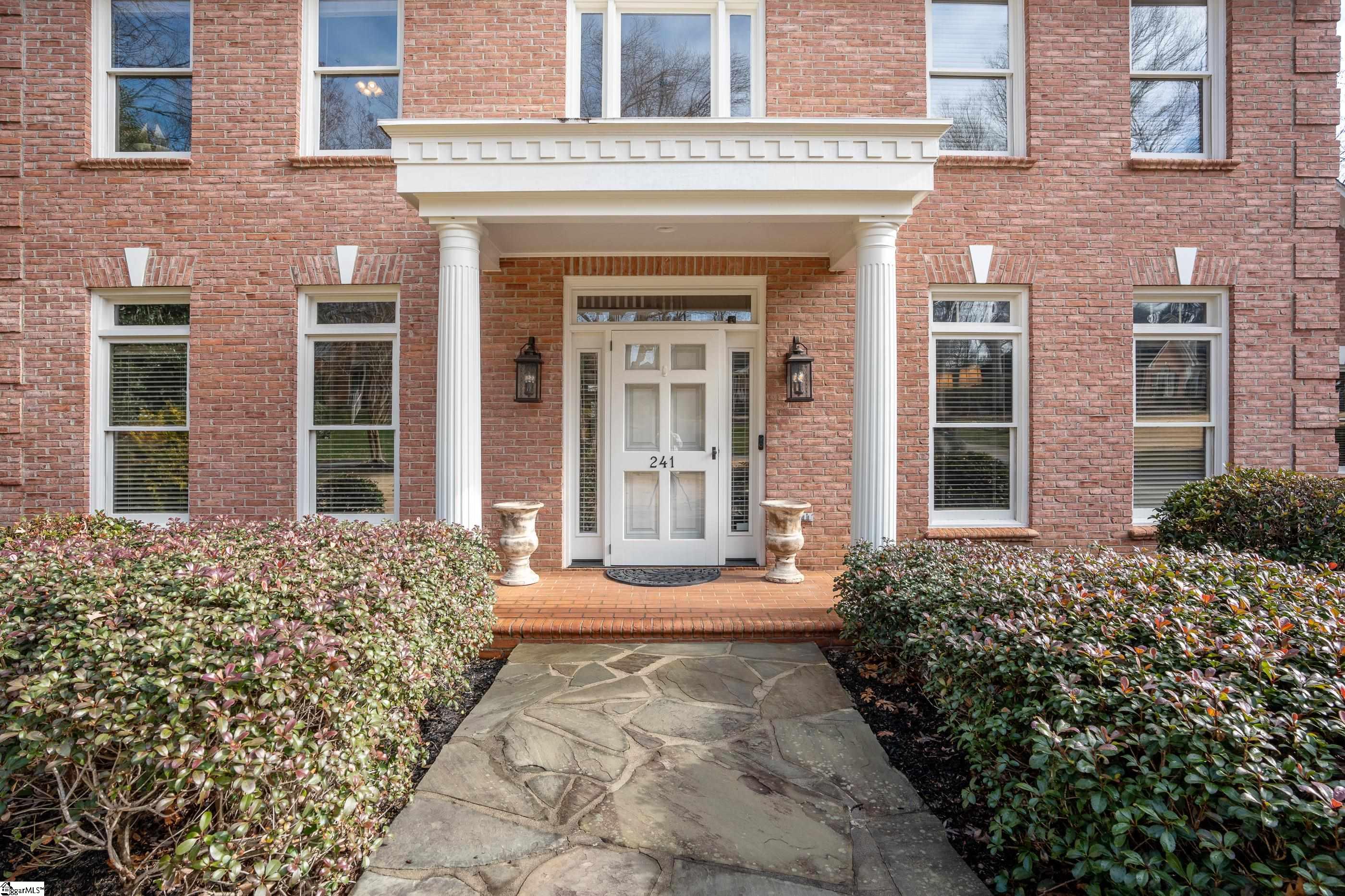 241 English Oak Road Simpsonville, SC 29681 - Photo 3 of 36 Gallery Image 3
