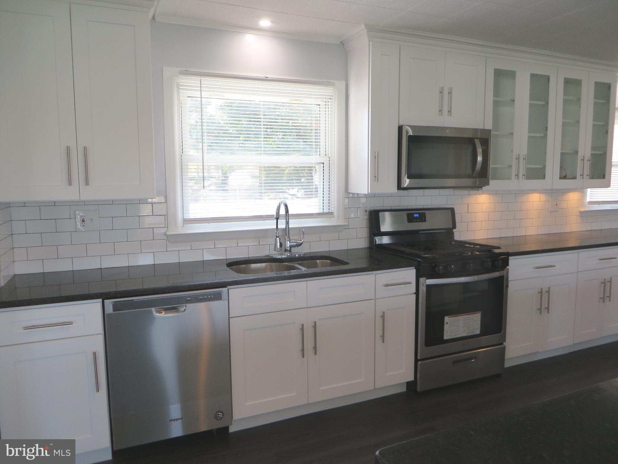 1401 Salem Road Burlington, NJ 08016 - Photo 14 of 41 Double S/S sink + 5 Burner Range