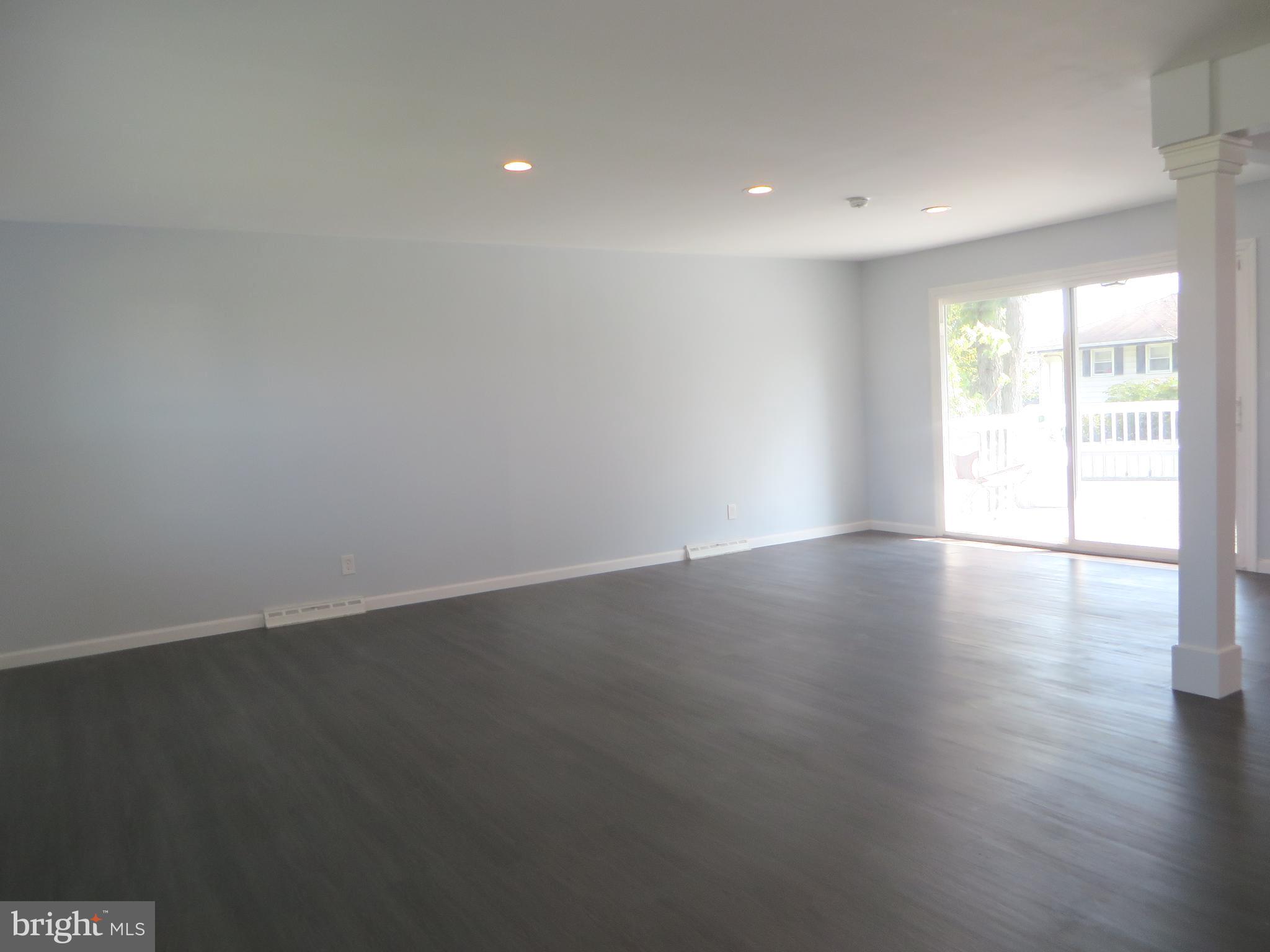 1401 Salem Road Burlington, NJ 08016 - Photo 8 of 41 Dining room with sliding door to Deck