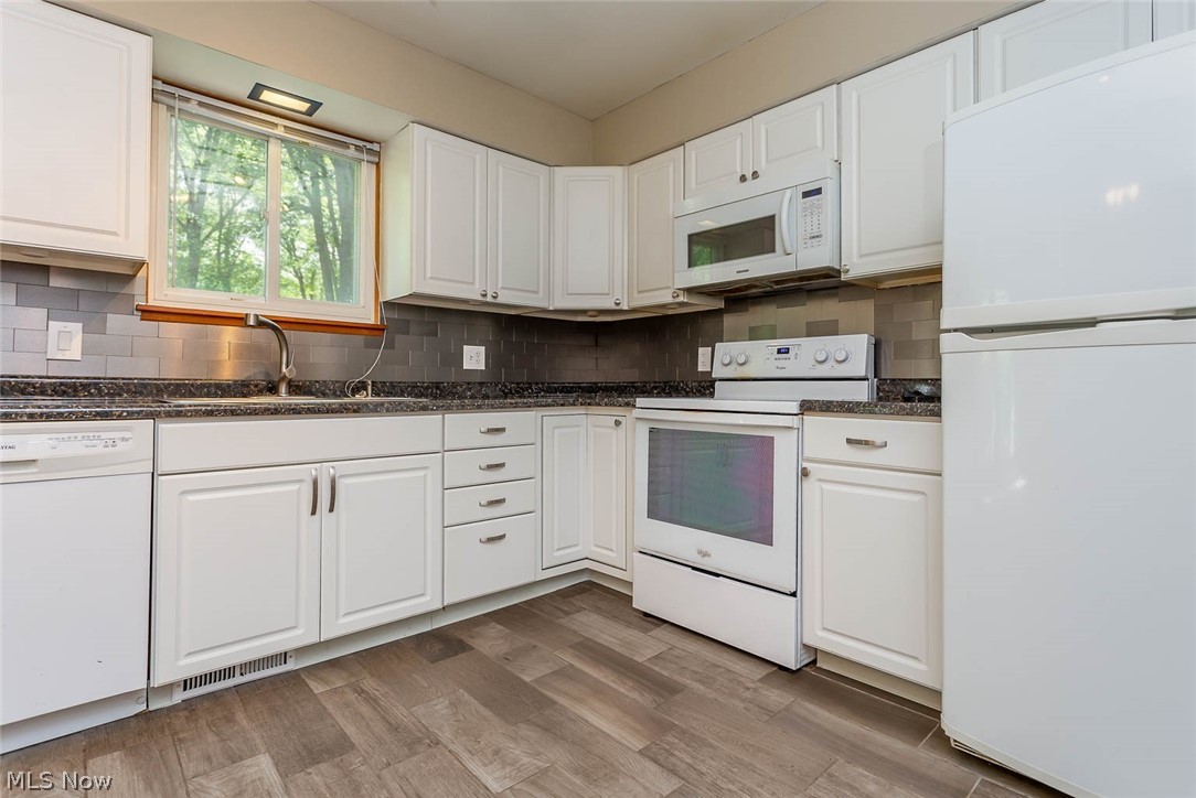 36475 Aurensen Road North Ridgeville, OH 44039 - Photo 13 of 32