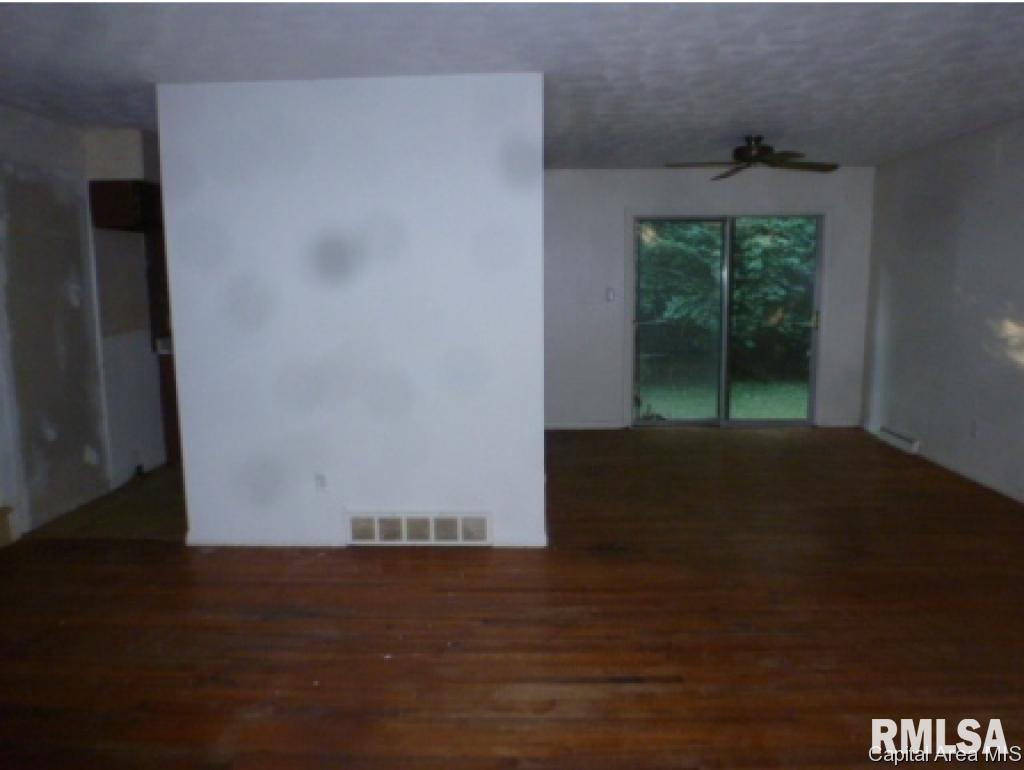 2322 South Rainwater Drive Decatur, IL 62521 - Photo 4 of 16
