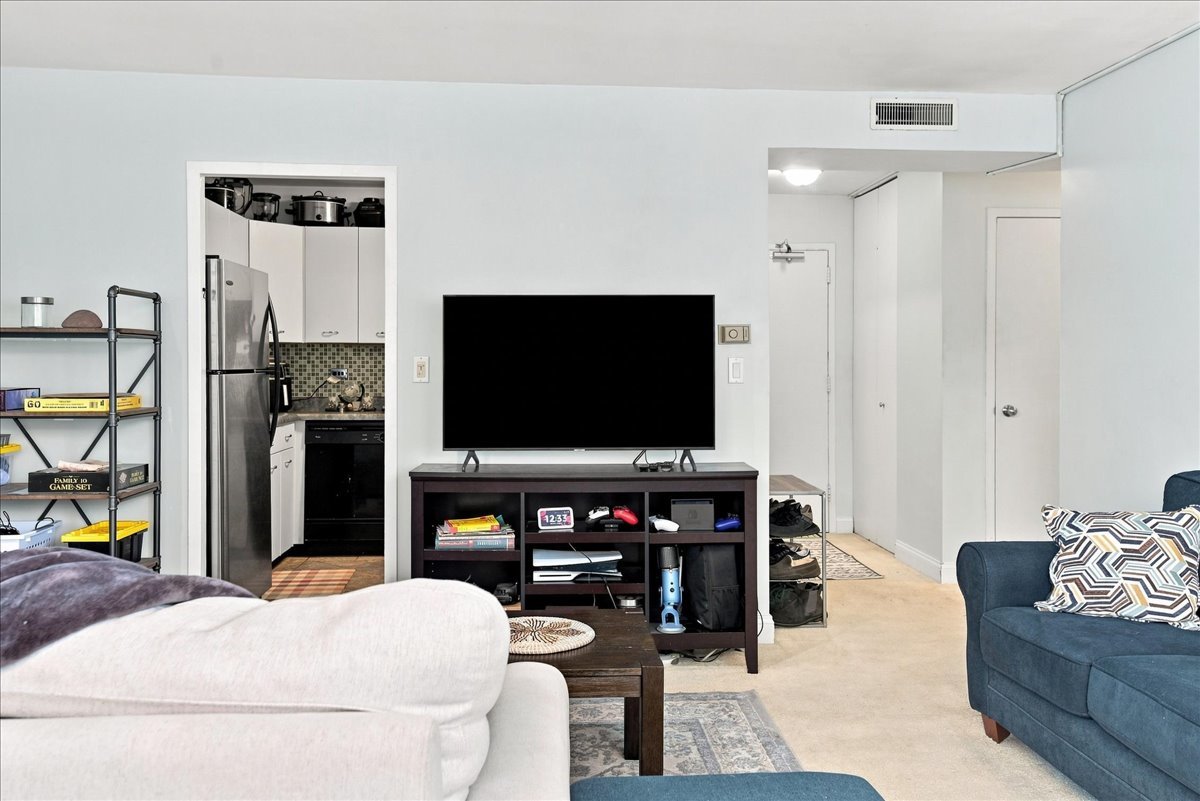 6301 North Sheridan Road, Unit 3D Chicago, IL 60660 - Photo 12 of 26 Gallery Image 12
