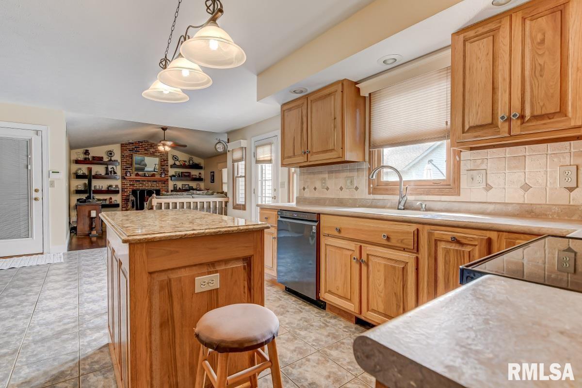 4400 Fielding Drive Springfield, IL 62711 - Photo 13 of 35