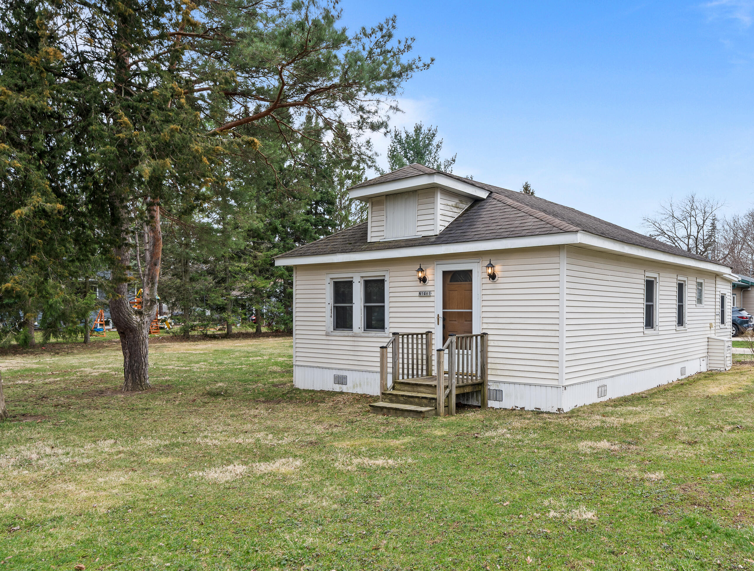 N1461 Jasmine Road Bloomfield, WI 53128 - Photo 2 of 39 N1461 Jasmine Dr-5