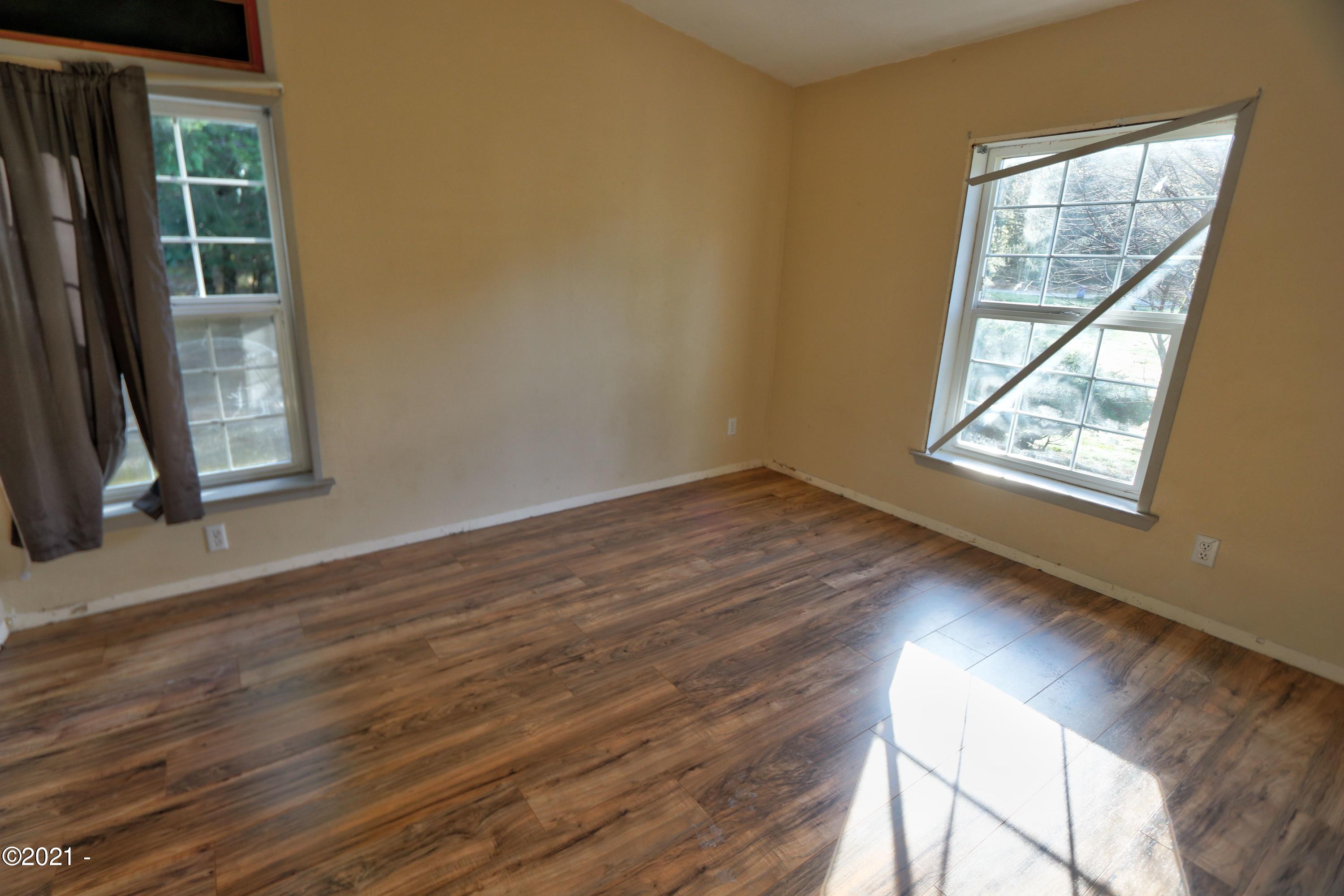 391 Sams Creek Road Logsden, OR 97357 - Photo 9 of 37 Bedroom