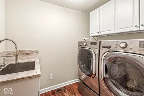 $349,900 | 6442 Royal Oakland Drive, Indianapolis, IN 46236