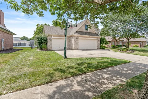 $349,900 | 6442 Royal Oakland Drive, Indianapolis, IN 46236