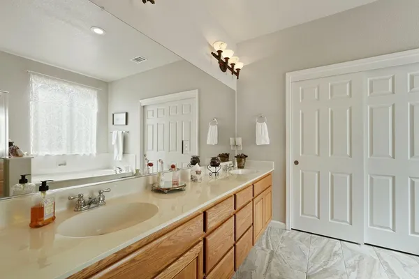 $845,000 | 2043 Derrick Avenue, Manteca, CA 95337