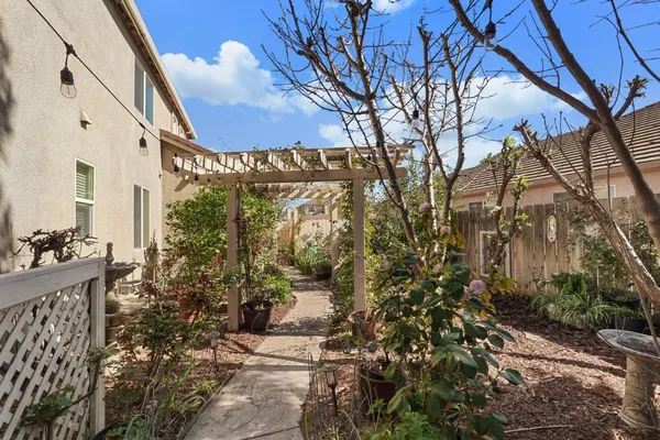 $845,000 | 2043 Derrick Avenue, Manteca, CA 95337