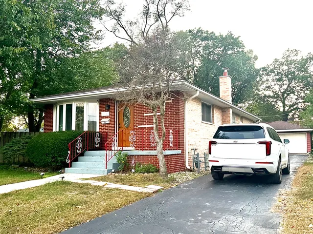 $269,900 | 18136 Oakwood Avenue, Lansing, IL 60438