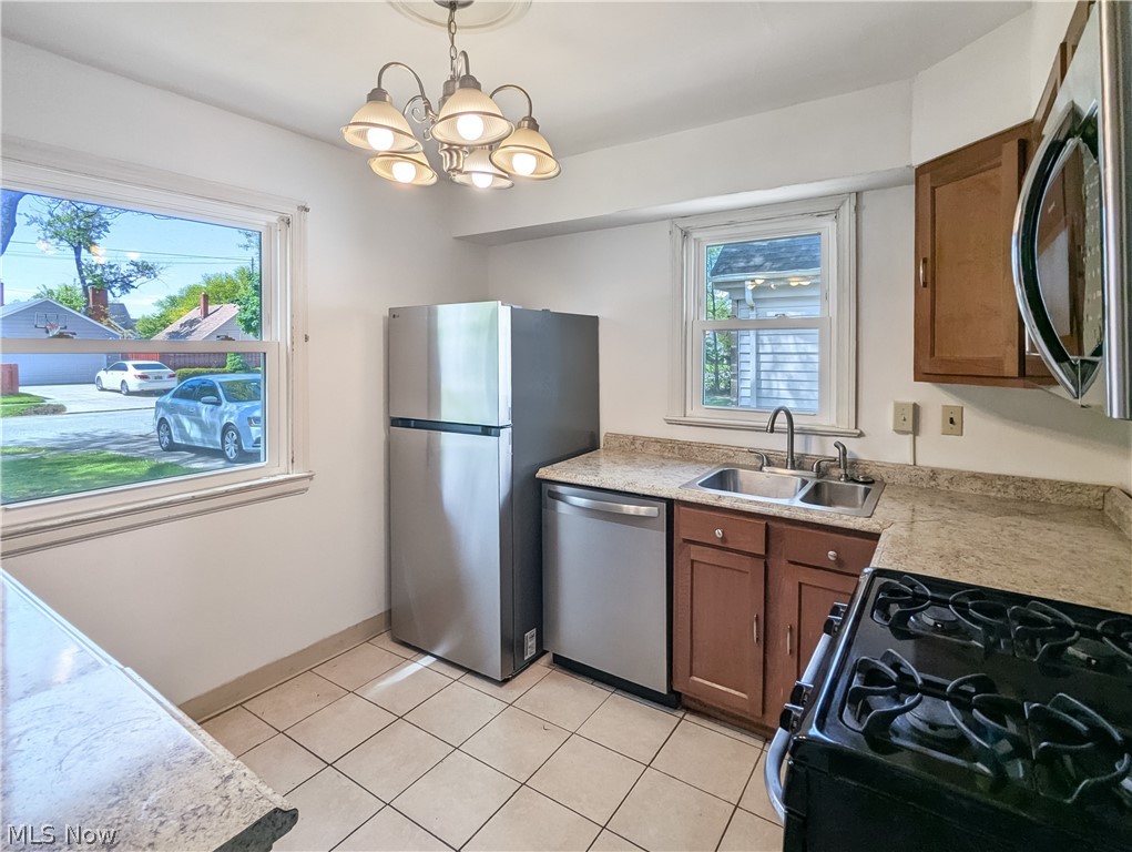 4135 Eastway Road Cleveland, OH 44121 - Photo 10 of 21