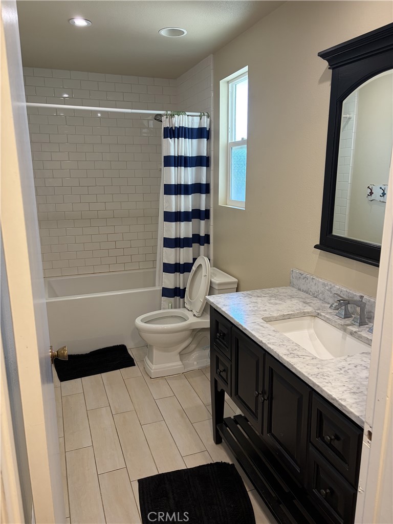 5201 Wavecrest Way Oxnard, CA 93035 - Photo 9 of 13 Downstairs full bath