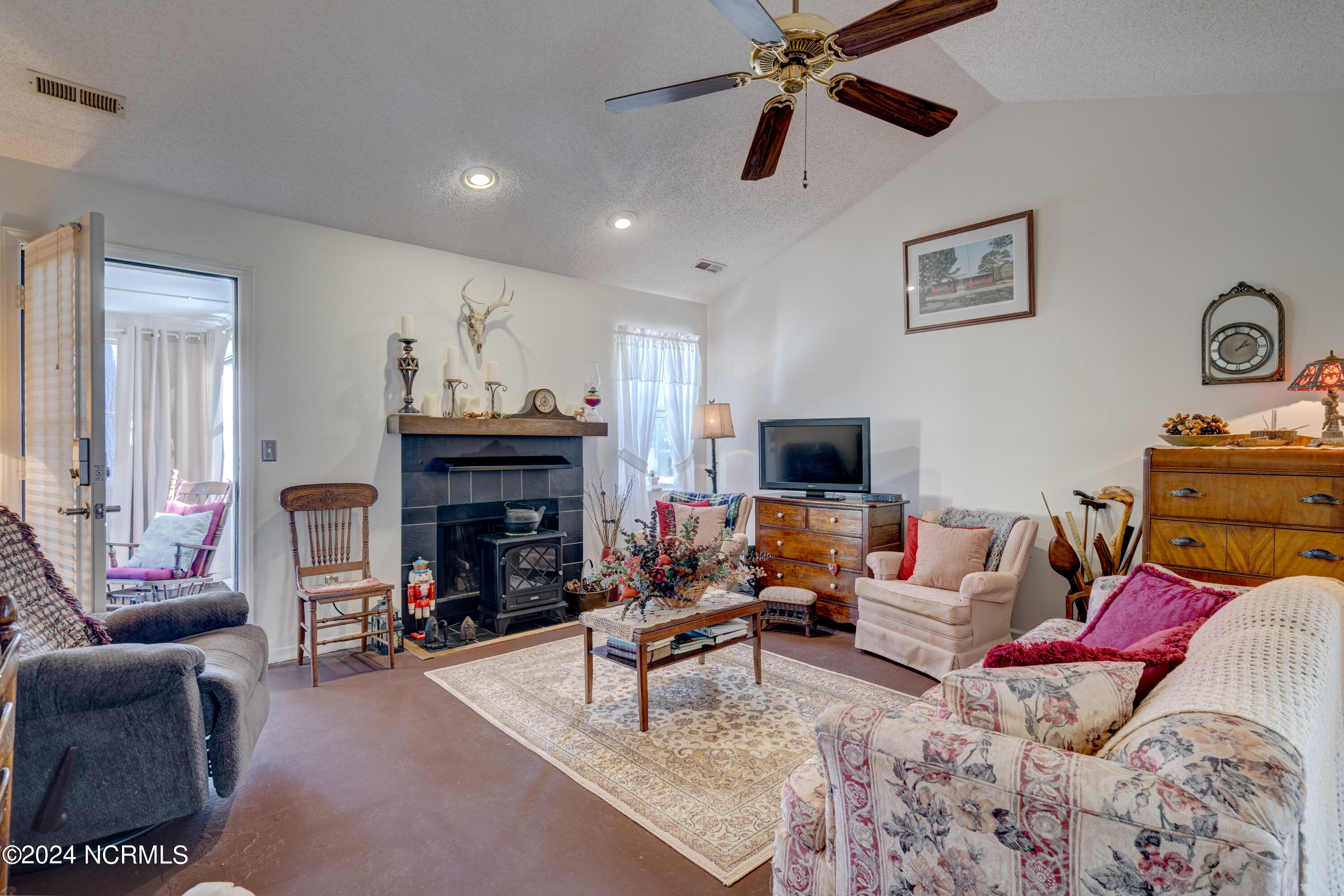 322 Hidden Valley Road Wilmington, NC 28409 - Photo 13 of 45 322HiddenValleyEdit-19