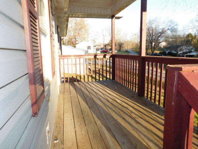216 B Forest Road Oliver Springs, TN 37840 - Photo 4 of 12 4 FRONT-PORCH