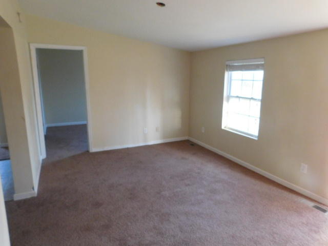 216 B Forest Road Oliver Springs, TN 37840 - Photo 8 of 12 8 LIVING-ROOM