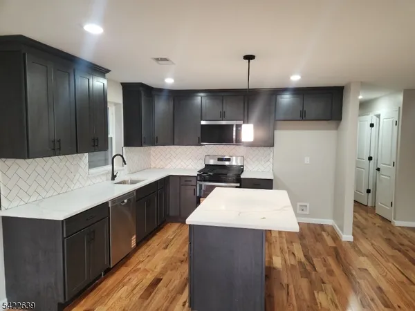 $3,200 | 410 South 8th Street, Newark, NJ 07103