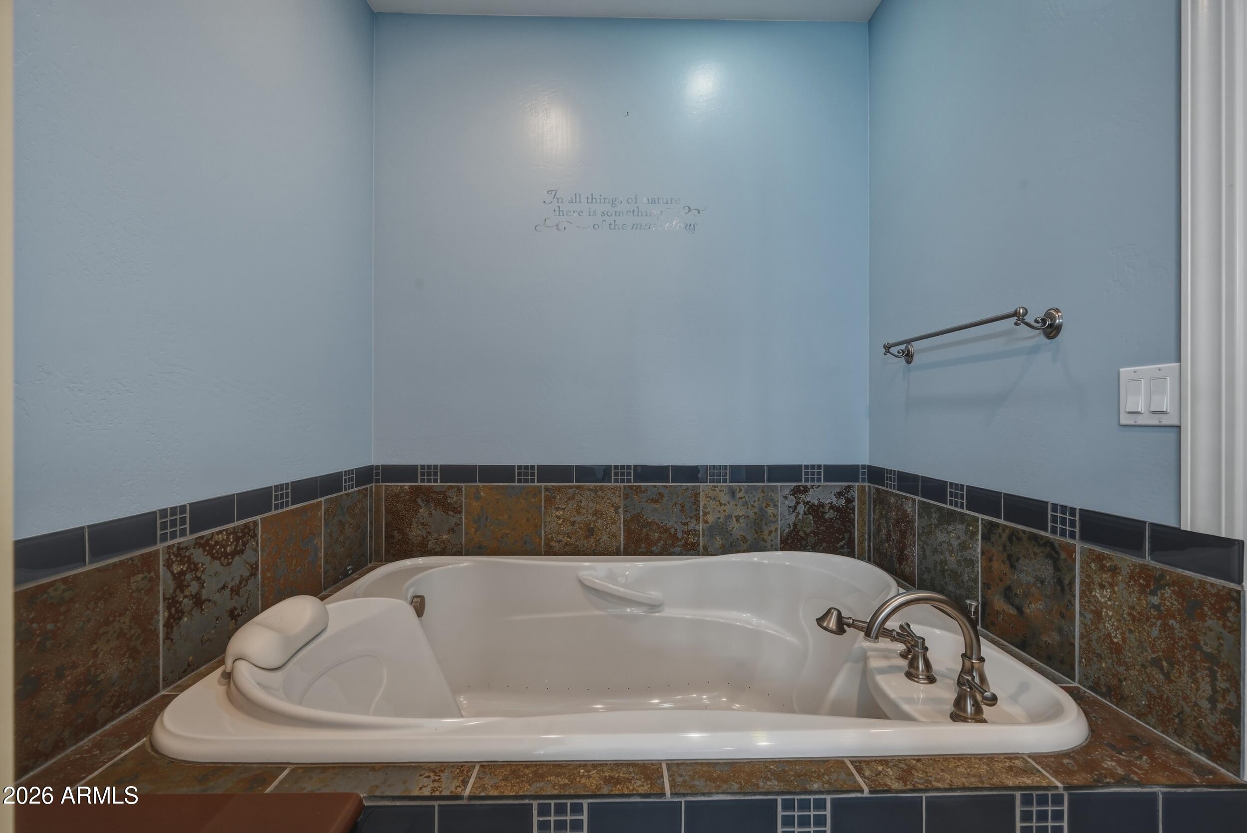 1233 Merzville Road Forest Lakes, AZ 85931 - Photo 23 of 42 Master Bath Tub
