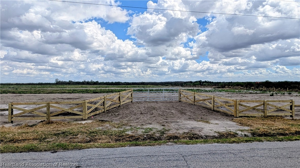 Kelly Roberts Road Zolfo Springs, FL 33890 - Photo 6 of 15 a view of a lake from a yard
