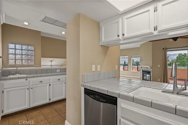 $299,900 | 14500 Las Palmas Drive, Unit 22, Bakersfield, CA 93306