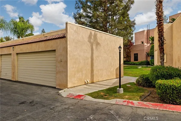 $299,900 | 14500 Las Palmas Drive, Unit 22, Bakersfield, CA 93306