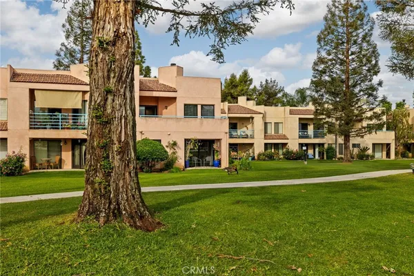 $299,900 | 14500 Las Palmas Drive, Unit 22, Bakersfield, CA 93306