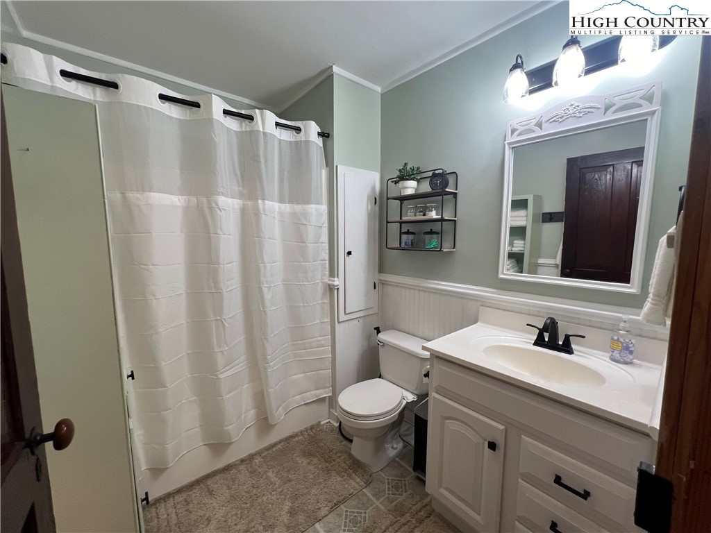 3249 Roaring Creek Road Newland, NC 28657 - Photo 13 of 39 Gallery Image 13