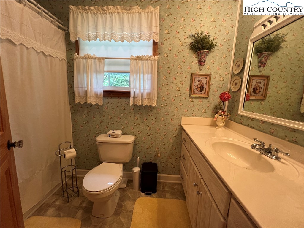 3249 Roaring Creek Road Newland, NC 28657 - Photo 18 of 39 Gallery Image 18