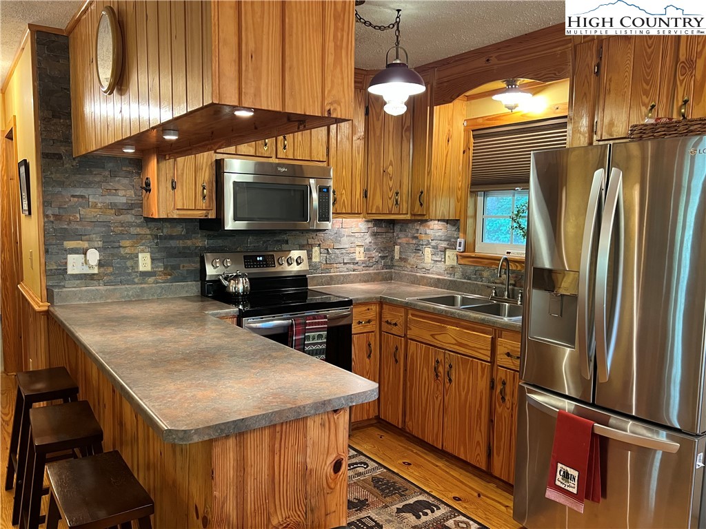 3249 Roaring Creek Road Newland, NC 28657 - Photo 8 of 39 Gallery Image 8