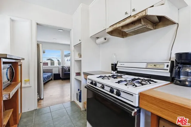 a view of a yard in front of a house