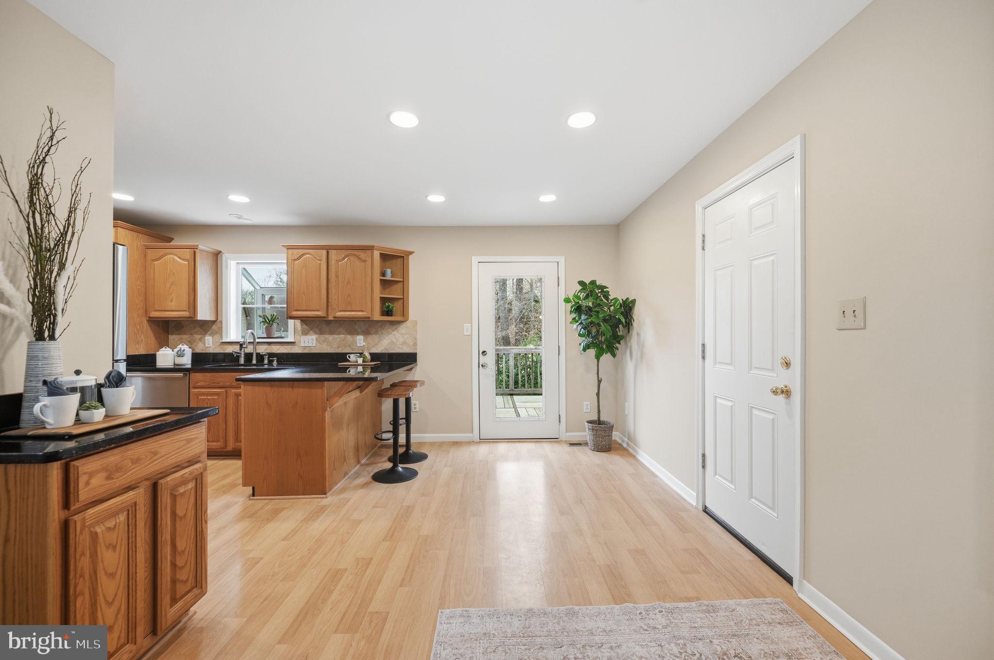 9322 Elk Drive Springfield, VA 22153 - Photo 17 of 40 Eat-in kitchen