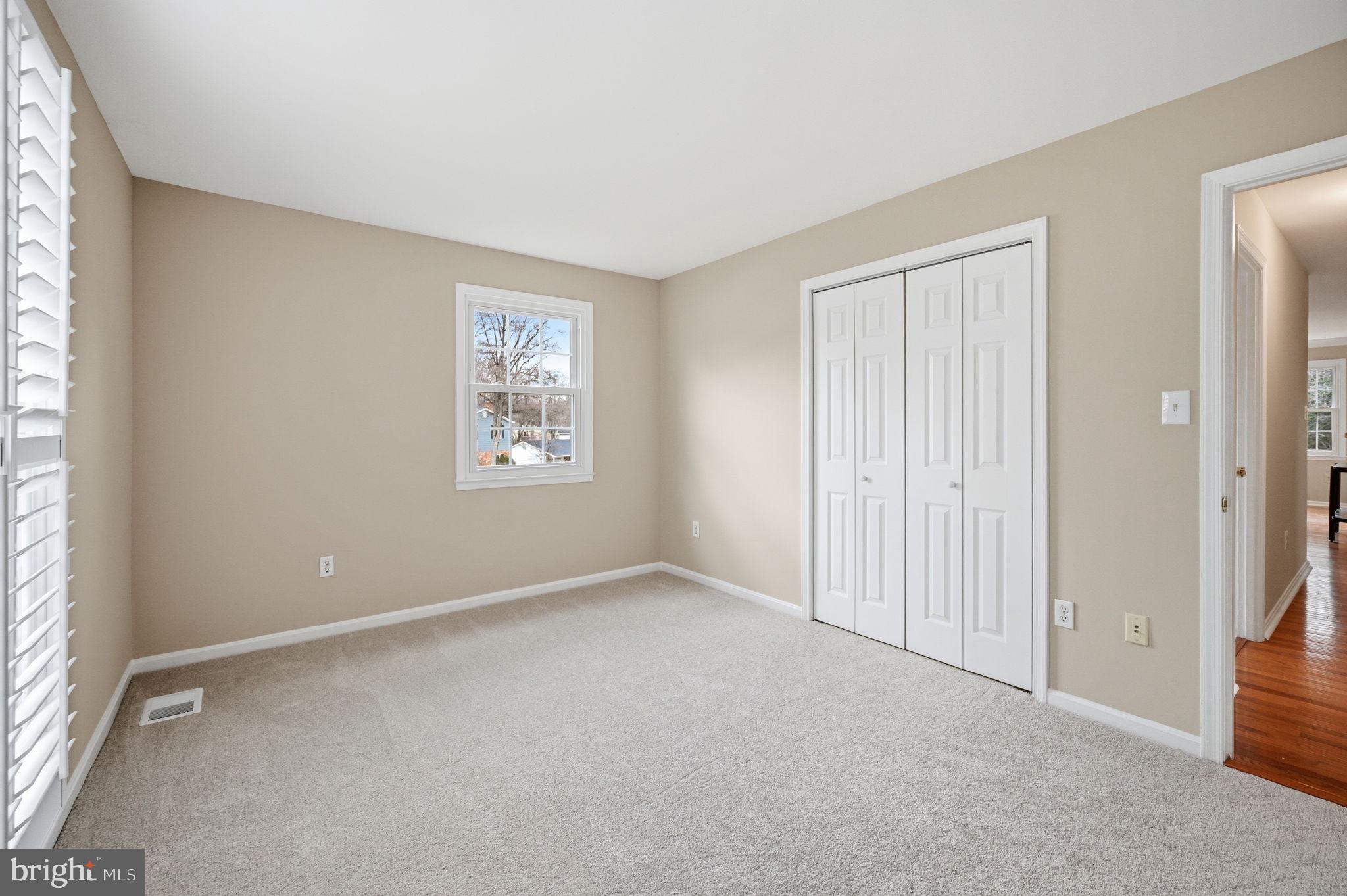 9322 Elk Drive Springfield, VA 22153 - Photo 23 of 43 an empty room with windows