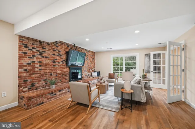 $850,000 | 9322 Elk Drive, Springfield, VA 22153