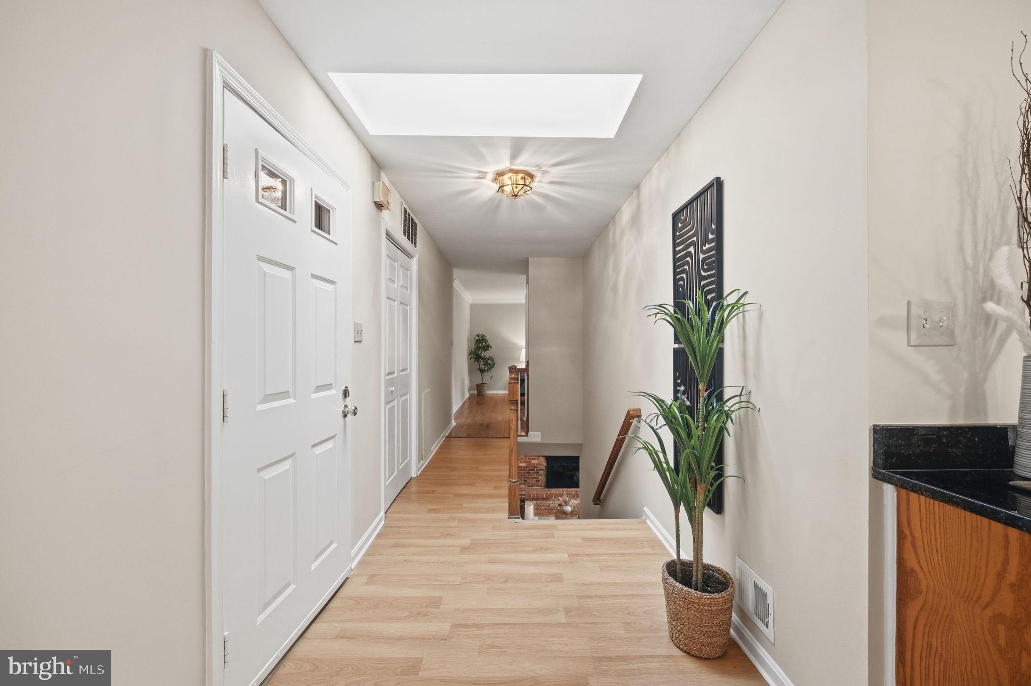 9322 Elk Drive Springfield, VA 22153 - Photo 9 of 40 Entryway/Foyer